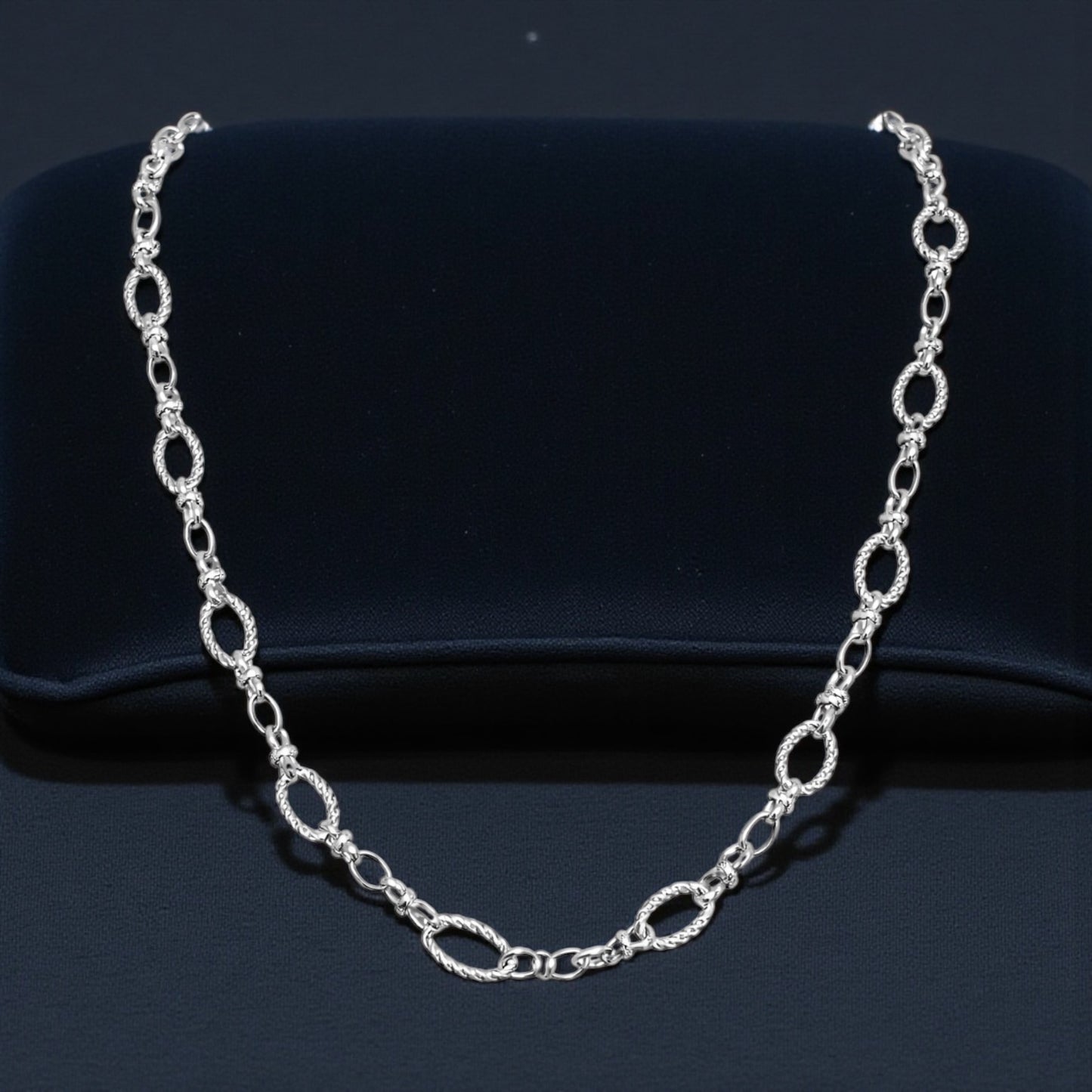 Vivienne Timeless Link Necklace