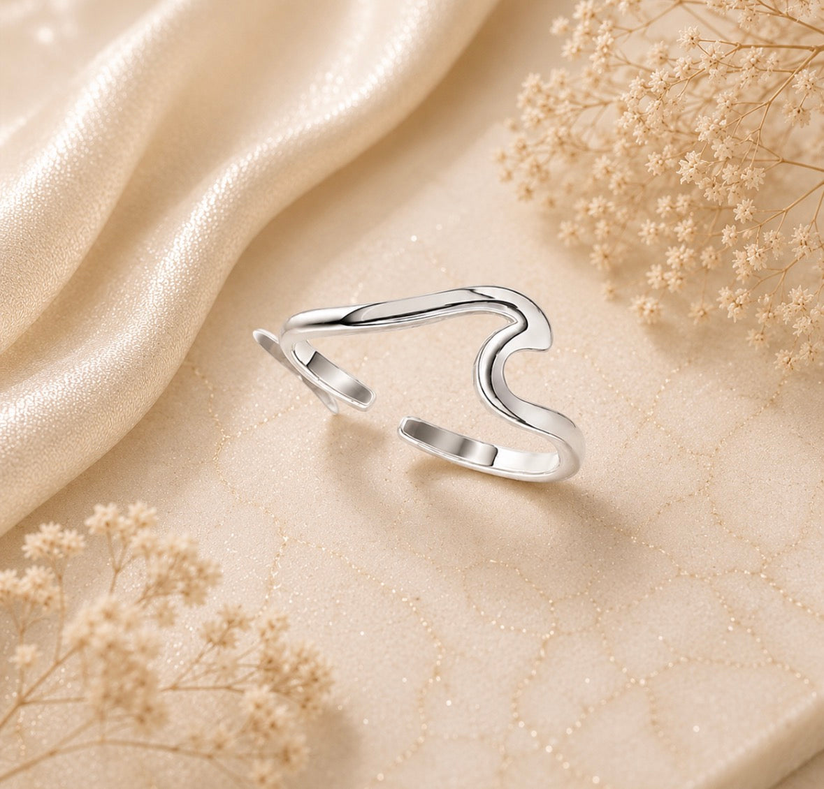 Lunelle Barefoot Wave Toe Ring