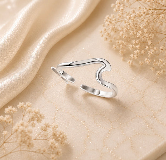 Lunelle Barefoot Wave Toe Ring