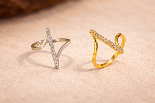 Lumière Curve Ring