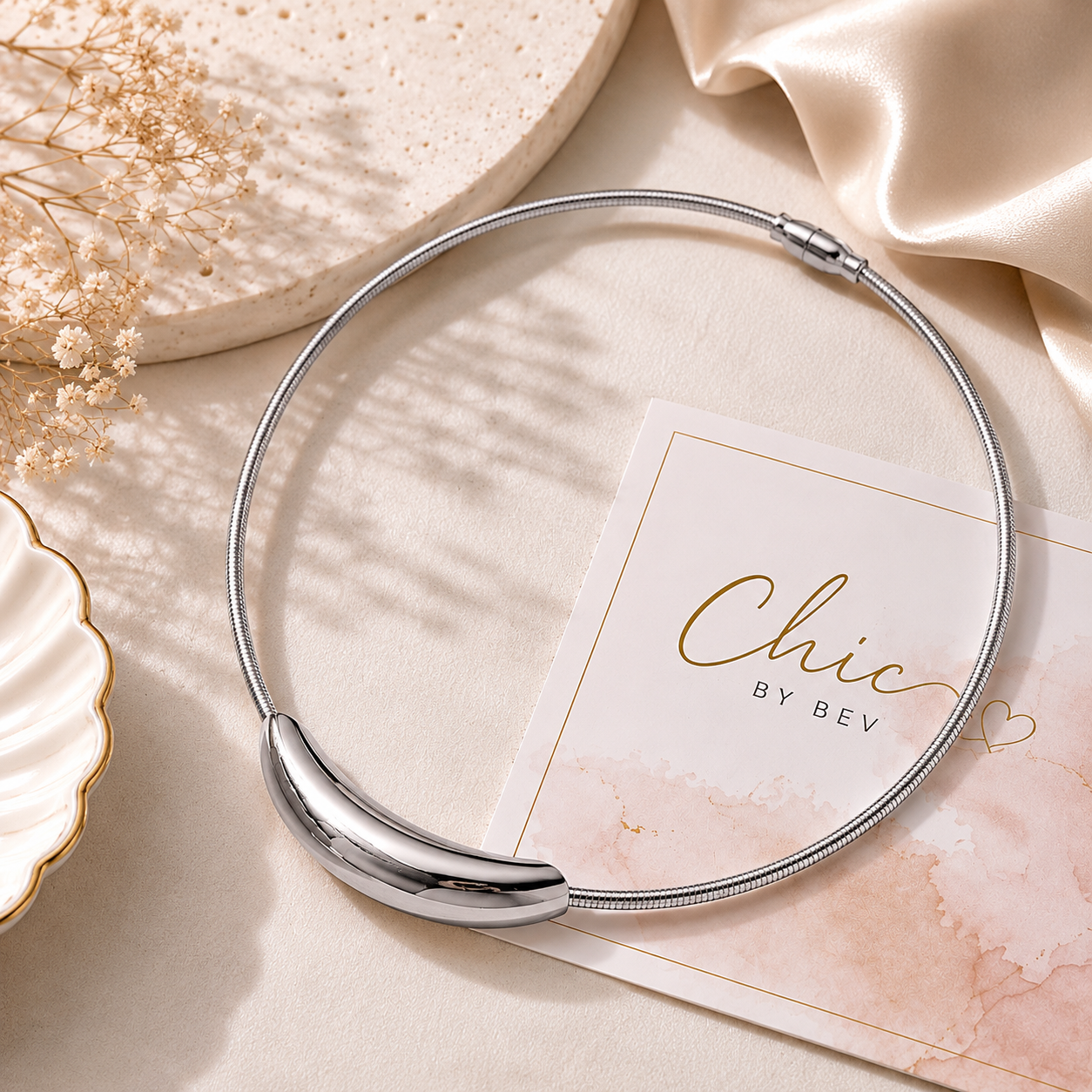 Elara Curve Collar Necklace