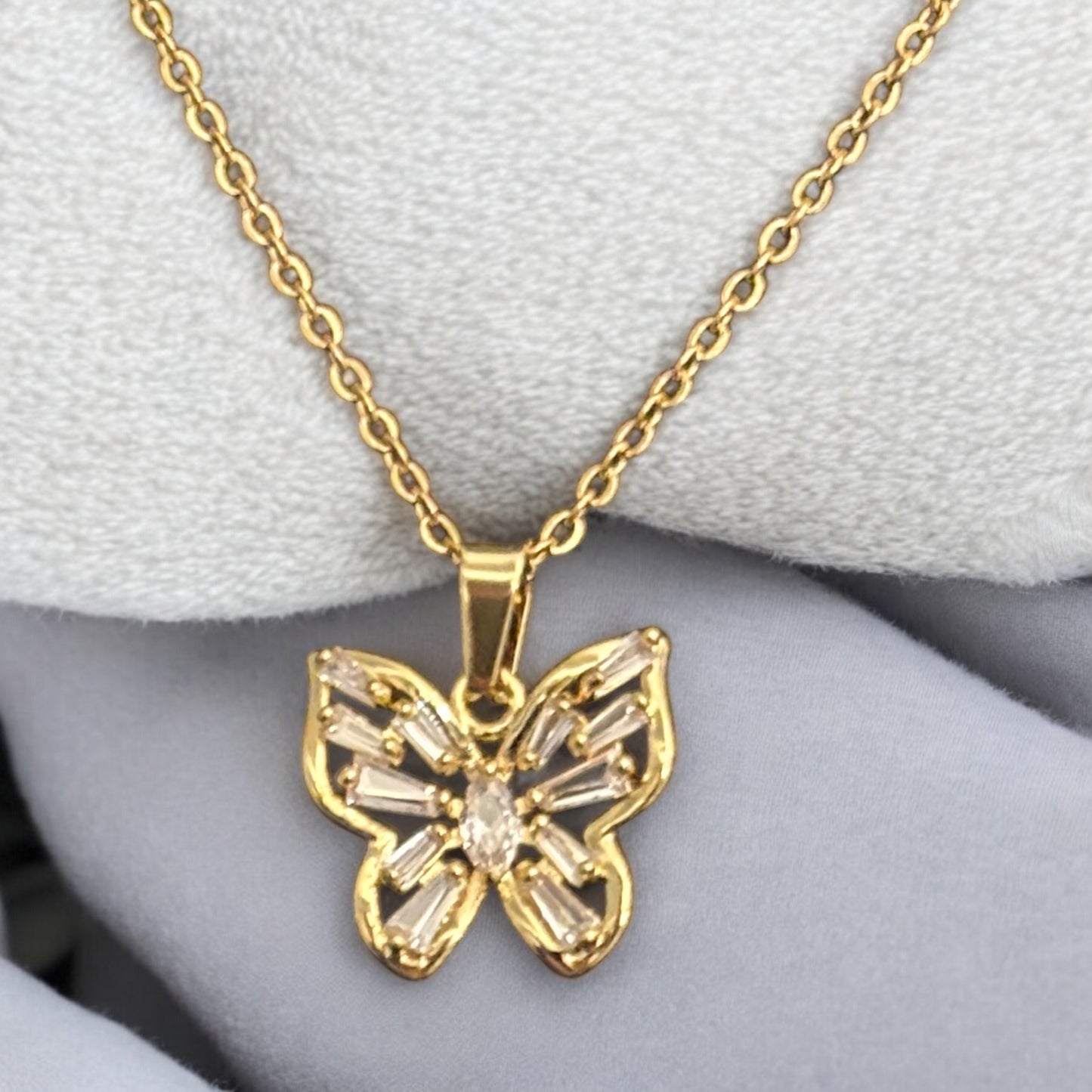 Bellona's  Necklace and Earring Set