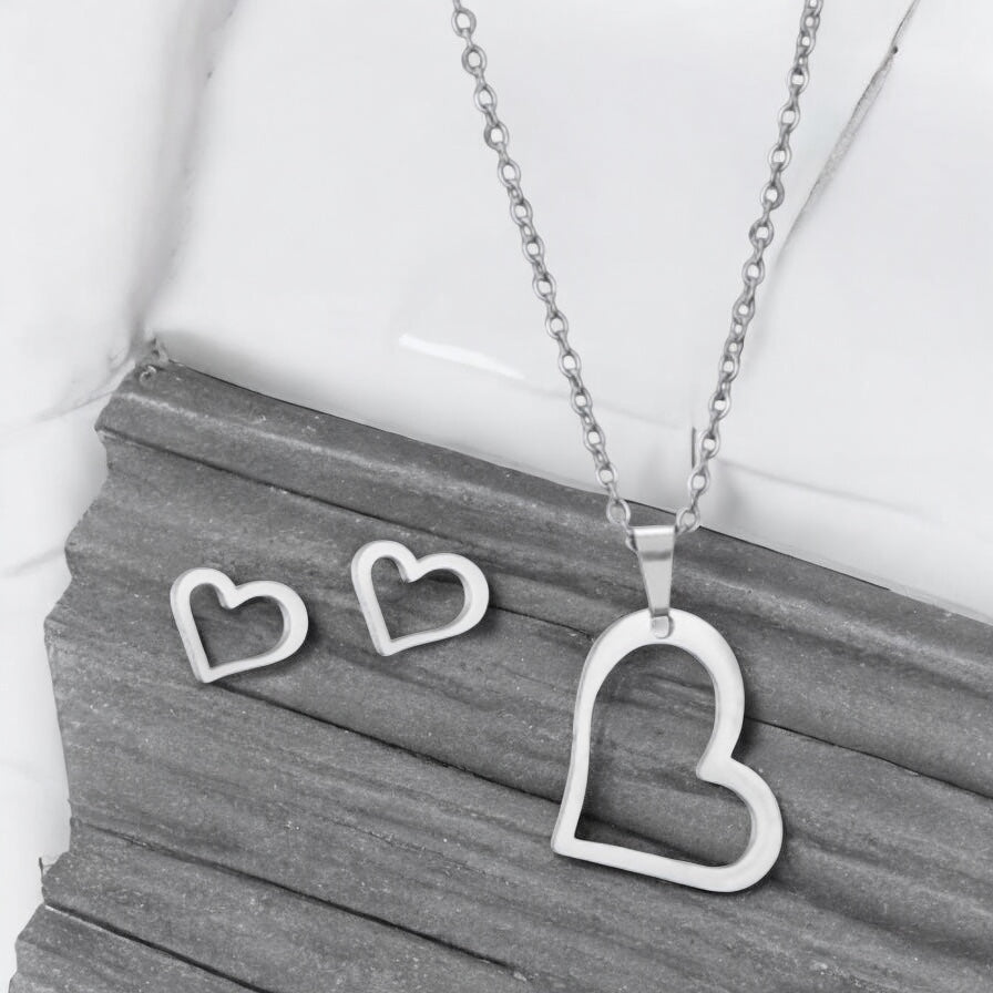 Lynn’s  Necklace and Earring Set